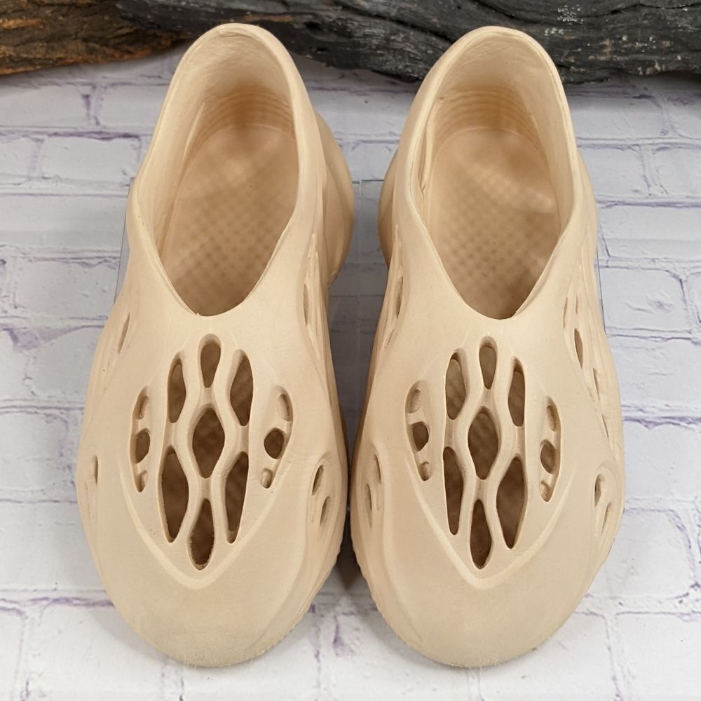 Unisex Foam Runners - Picture 2 of 9